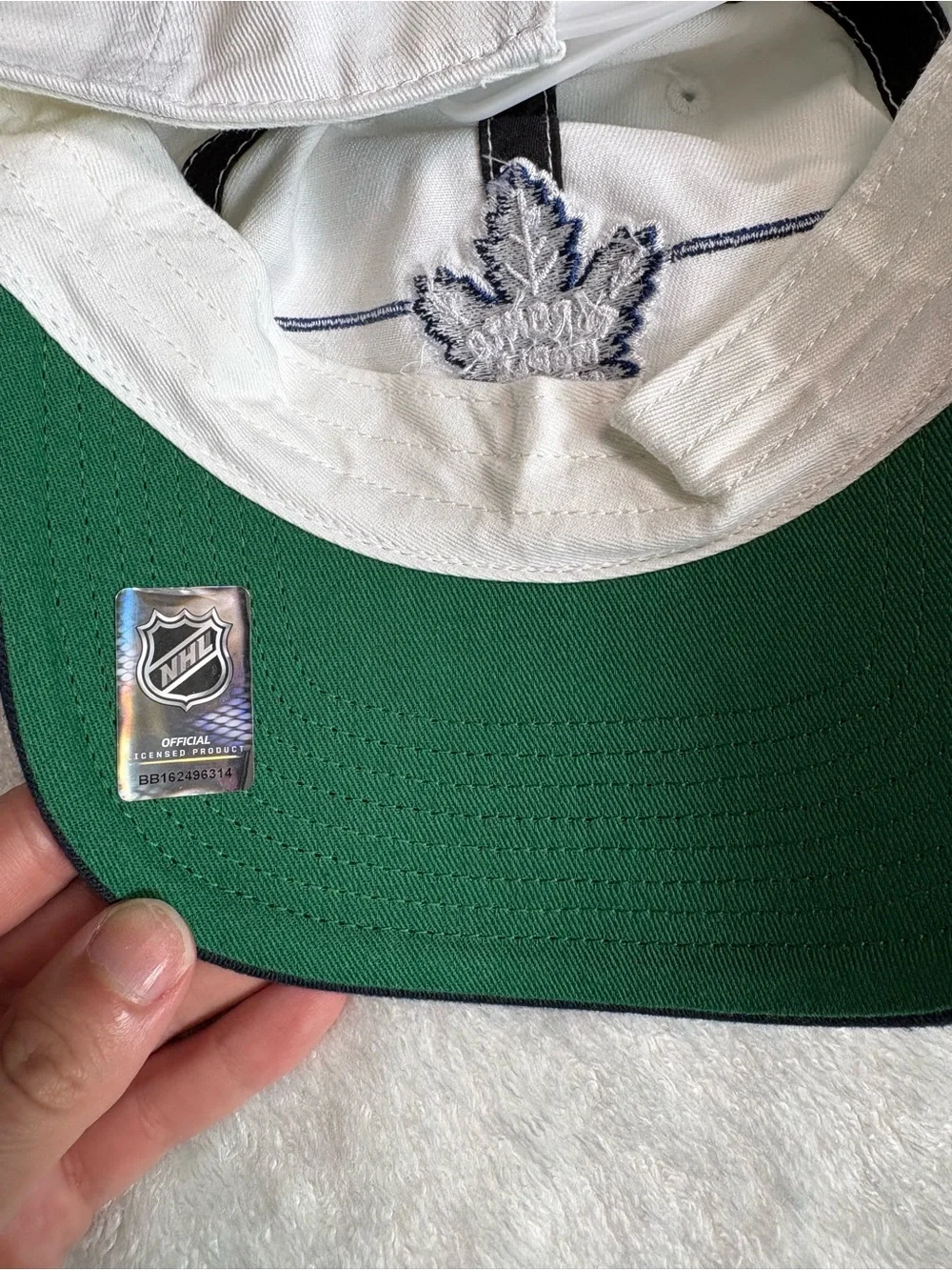 Toronto Maple Leafs Embroidered Two-Tone Women's Cap - White & Navy - Picture 4 of 5